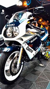 スズキ GSX-R1100 BBプレミアムガラスコーティング施工
