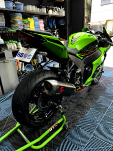 カワサキ Ninja ZX-10RのBBガラスコーティング施工後メンテナンス徹底洗車