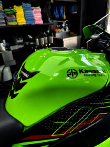 カワサキ Ninja ZX-10RのBBガラスコーティング施工後メンテナンス徹底洗車